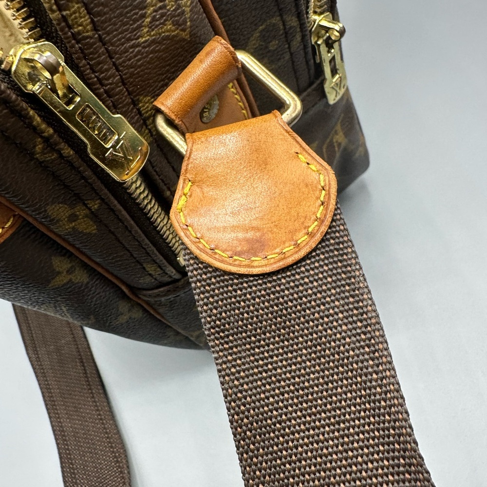 Louis Vuitton Reporter GM Monogram
Canvas Messenger Bag - Picture 11 of 13